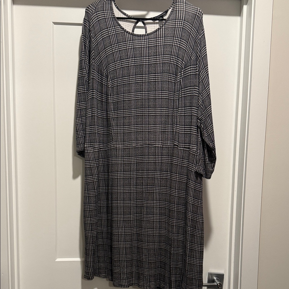 41 Hawthorn Black and White Plaid Long Sleeve Dress